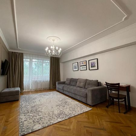 Двухкомнатная Квартира На Арбате Almatî Exterior foto