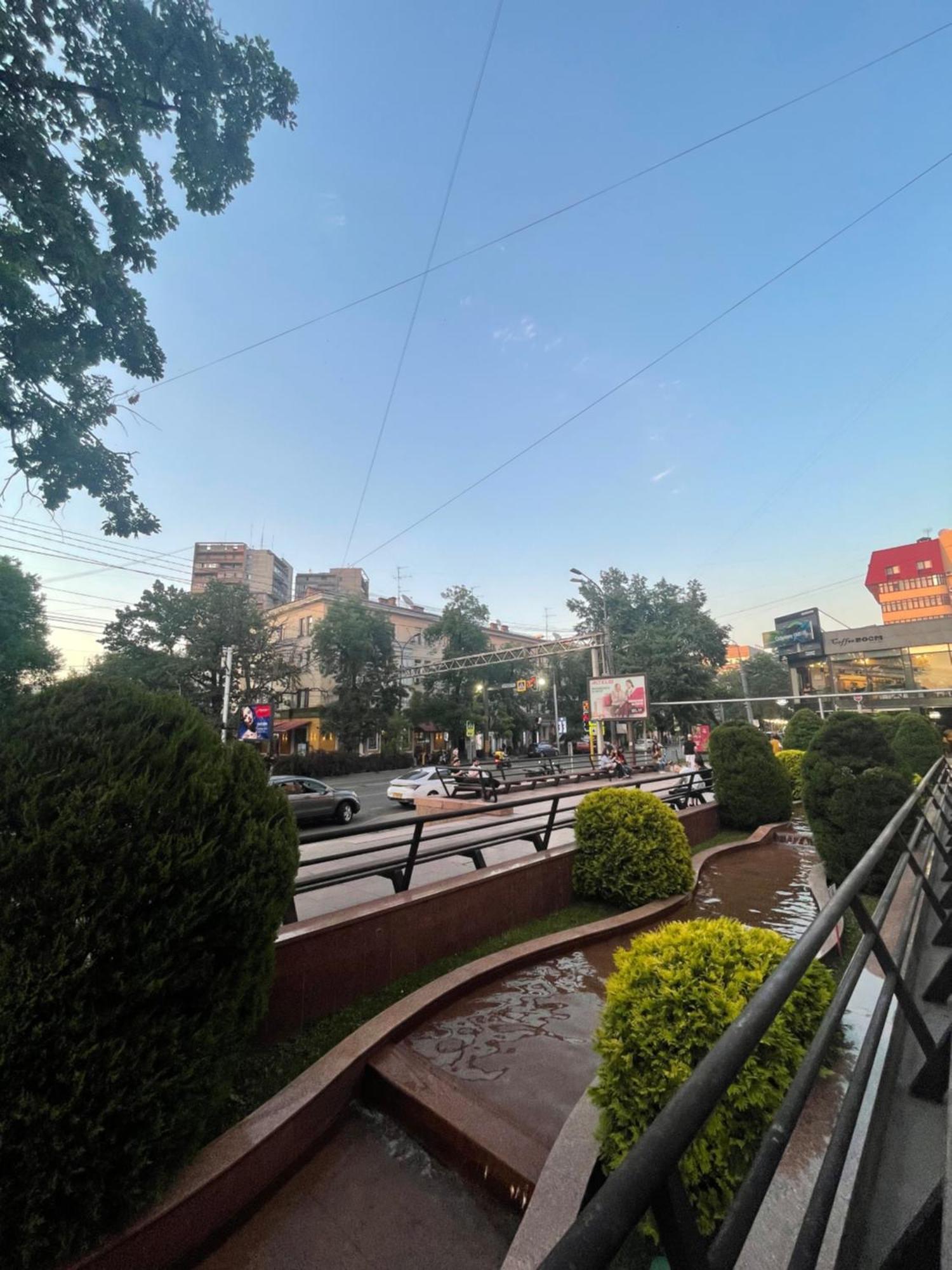 Двухкомнатная Квартира На Арбате Almatî Exterior foto